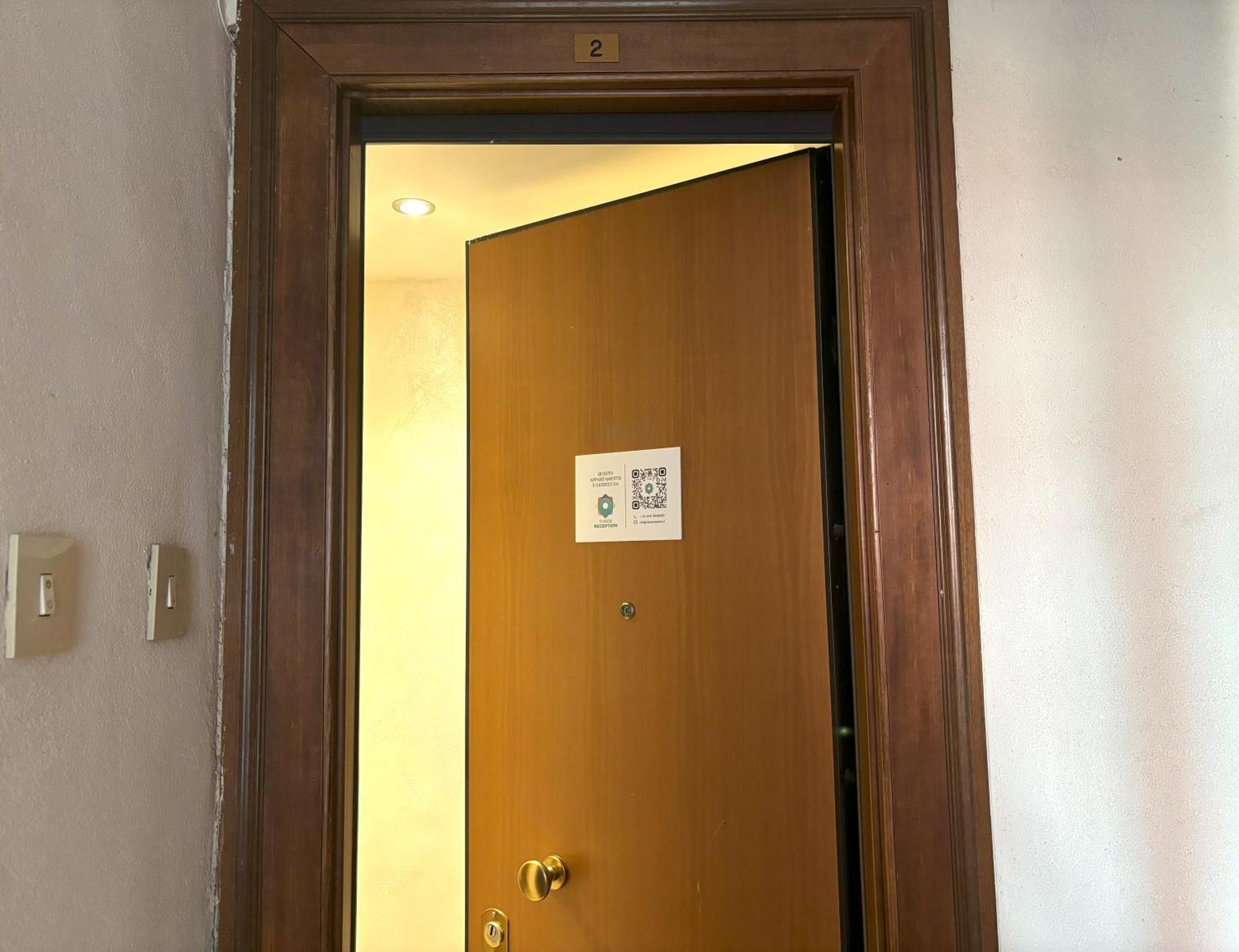 Red Velvet Apartment ตรีเอสเต ภายนอก รูปภาพ