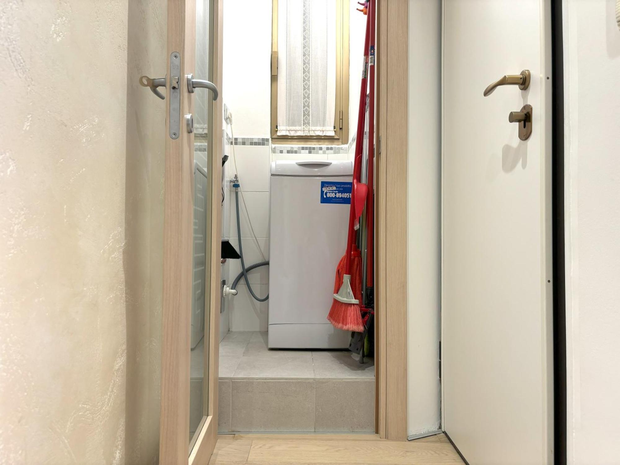 Red Velvet Apartment ตรีเอสเต ภายนอก รูปภาพ