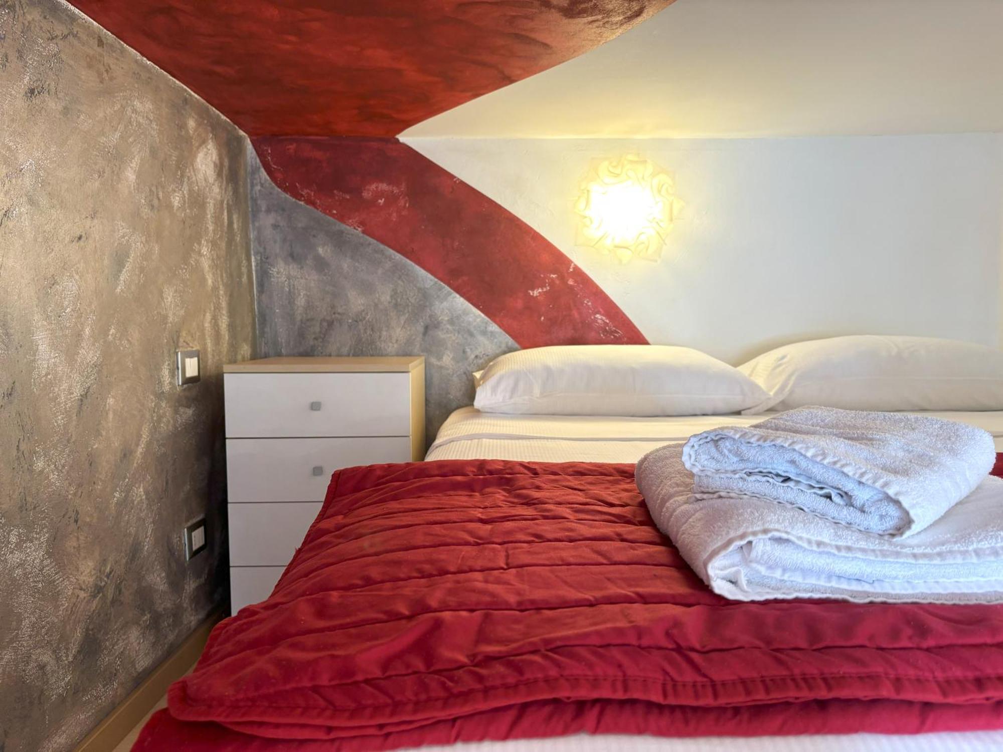 Red Velvet Apartment ตรีเอสเต ภายนอก รูปภาพ