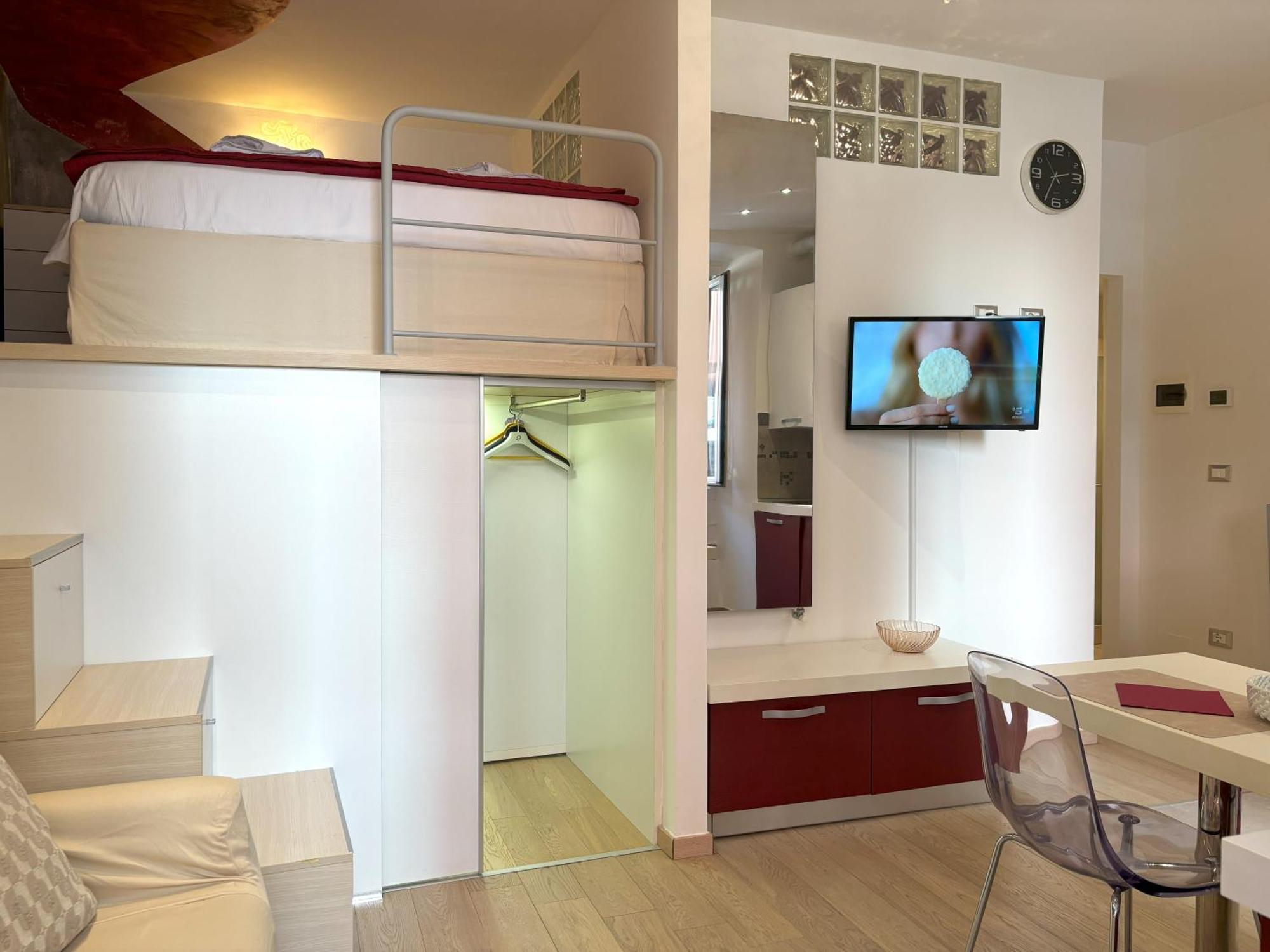 Red Velvet Apartment ตรีเอสเต ภายนอก รูปภาพ