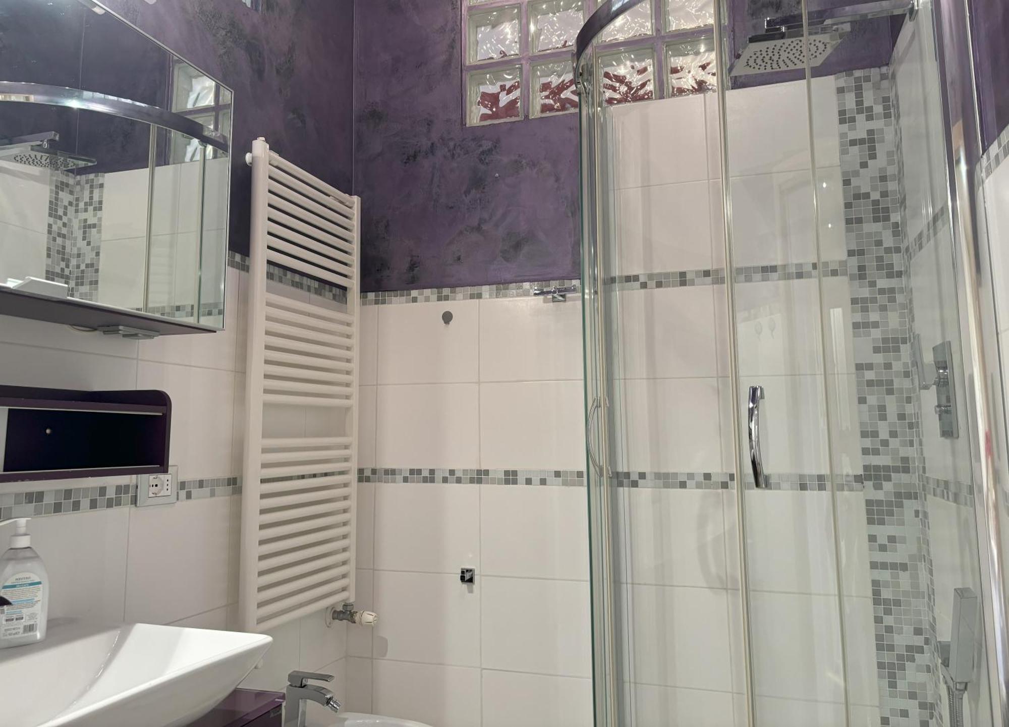 Red Velvet Apartment ตรีเอสเต ภายนอก รูปภาพ